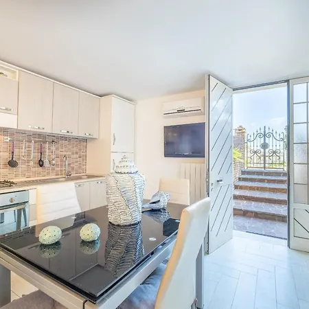 Apartment Soraya Racale